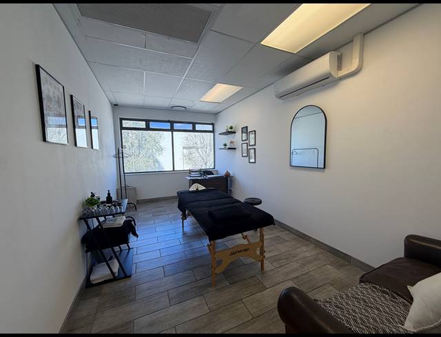 367M² OFFICE TO LET IN SOMERSET WEST MALL TRIANGLE